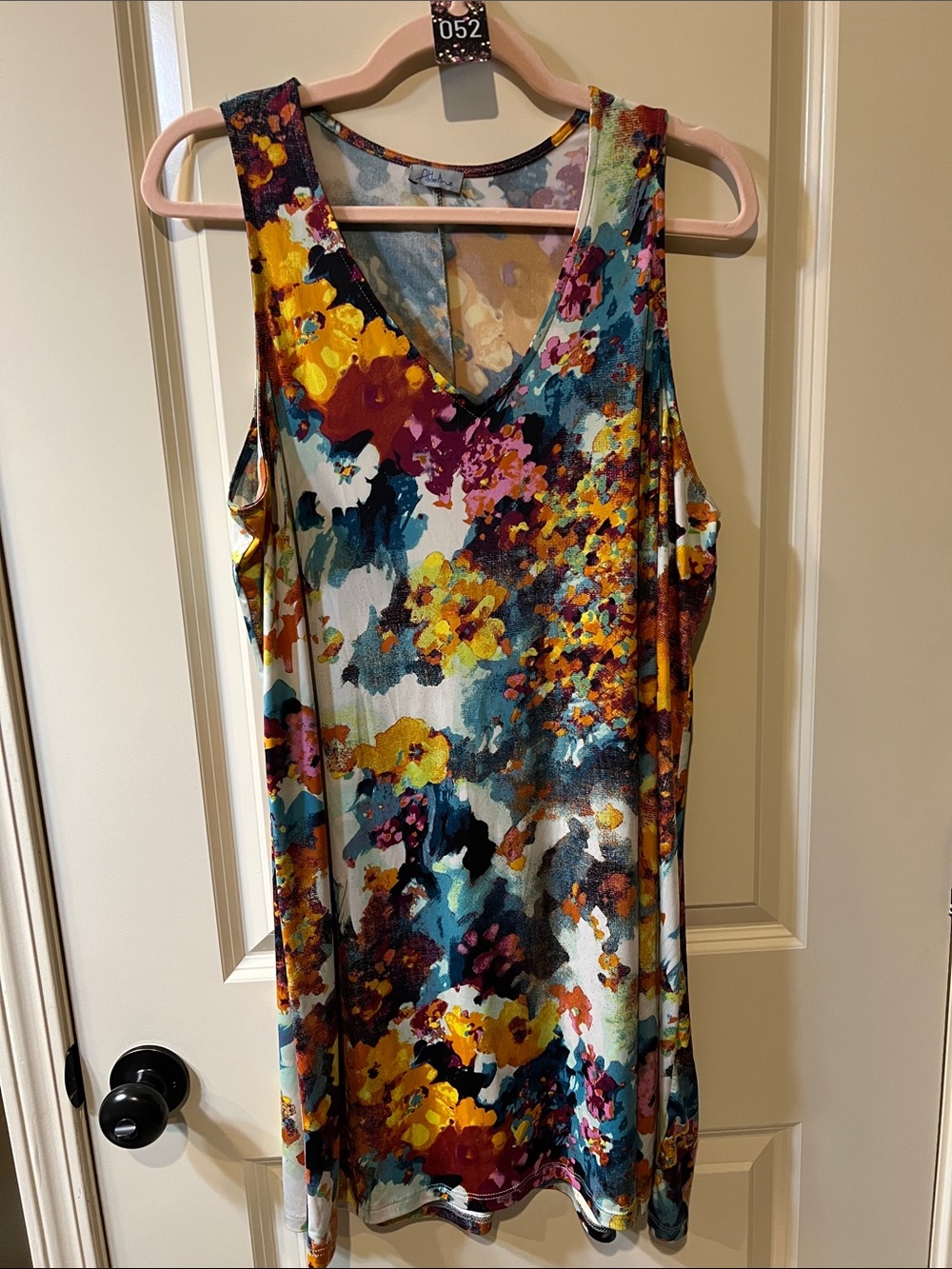 Abbeline Multi-Color Floral V-Neck Tank Top H052